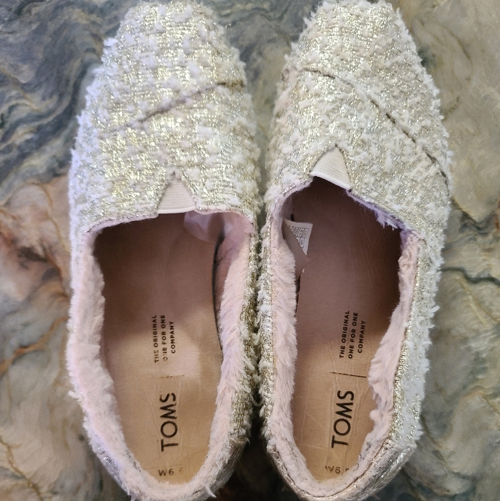 Women's fuzzy Toms